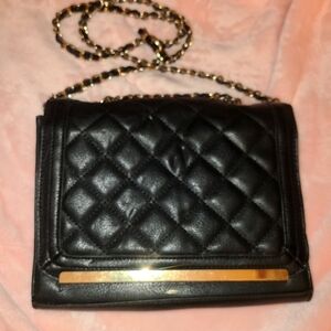 Mossimo crossbody black quilted chain strap